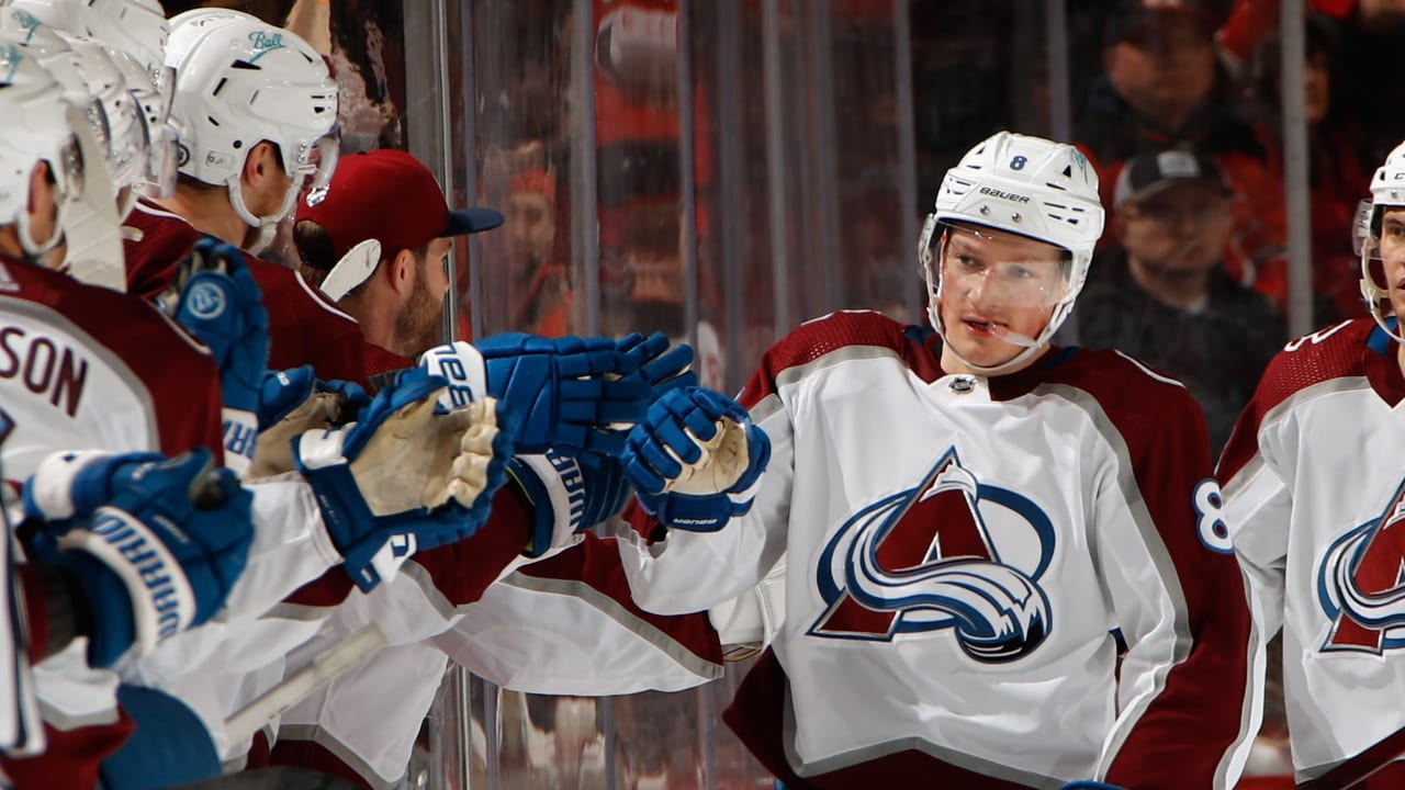 Les Gros Canons De L Avalanche Ont Conduit L Quipe En S Ries Lnh