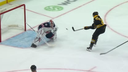 CBJ@BOS: Pastrnak marque un but contre Daniil Tarasov