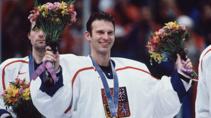Dominik Hasek fuehrt Tschechien 1998 zu Gold in Nagano