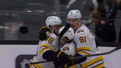Pastrnak's 2nd goal of the game gives the Bruins a 2-1 lead.