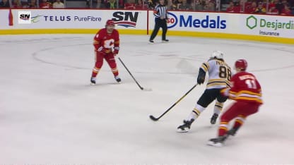 Pastrnak tranche le débat