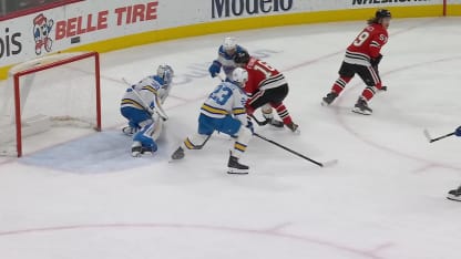 Bertuzzi sert une passe spectaculaire à Mikheyev
