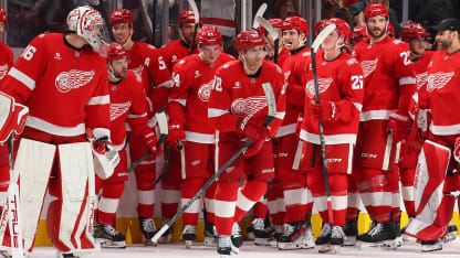 Kane scores empty-netter for No. 500