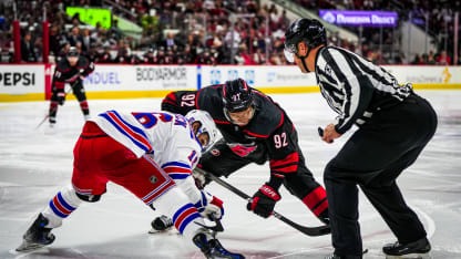 Fuenf Playoff-Slapshots Hurricanes gegen Rangers unter Druck – heißes Duell in Denver