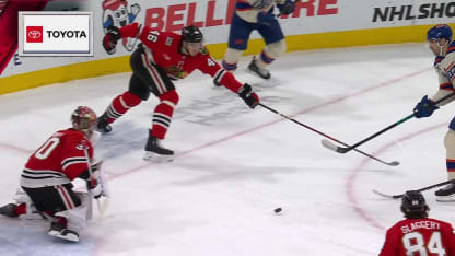 Hyman n'a qu'à poser sa lame de bâton sur la glace