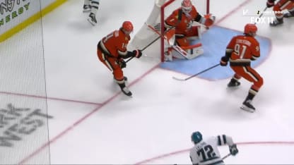 Eklund triple l'avance en 2e période