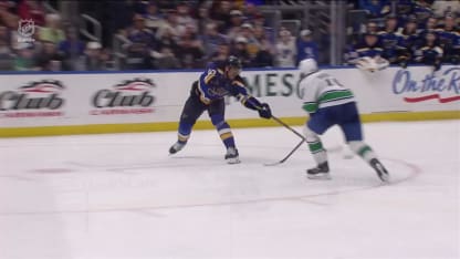 Broberg donne la victoire aux Blues
