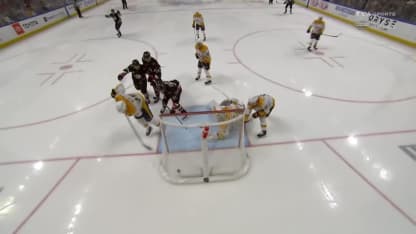 McLeod saute sur la rondelle libre