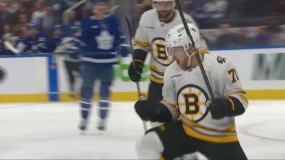Arvidsson finishes Bruins' tenacious forecheck