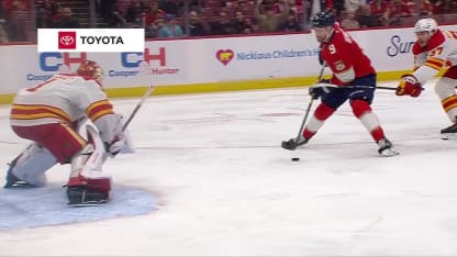 Bennett cashes in on 2-on-1 rush