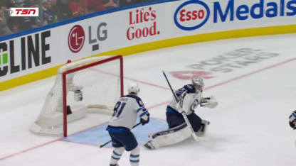 WPG@TOR: Tavares scores goal against Connor Hellebuyck