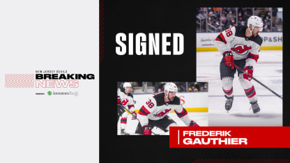 Frederik Gauthier signs