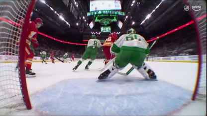 Le tir de Bahl dévie et termine sa course dans le filet