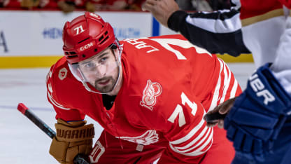 Detroitin Dylan Larkin viikoiksi sivuun