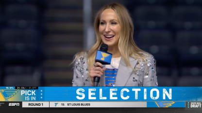 Nikki Glaser announces Blues' first-round pick