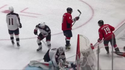 Ovechkin chips one in for lead