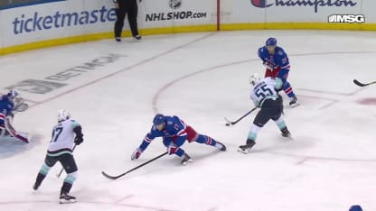 Catton procure une première avance au Kraken