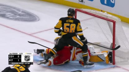 CGY@PIT: Silovs with a great save against Nazem Kadri