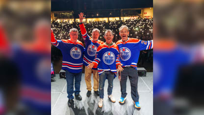 Lord of the Rings actors rock Oilers jerseys at Edmonton Expo