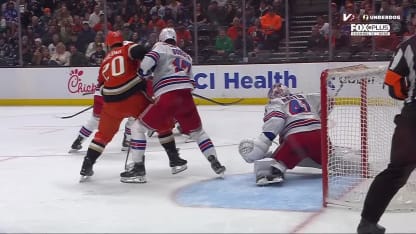 NYR@ANA: McTavish marque un but contre Spencer Martin