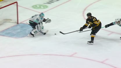 Kastelic backhands a SHG