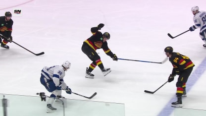 TBL@VAN: Hagel marque un but contre Kevin Lankinen