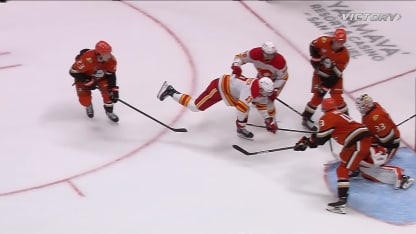 Sharangovich redonne l'avance aux Flames