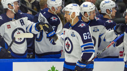 Niederreiter trifft an der blauen Farbe