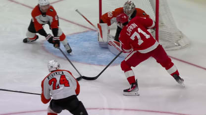 PHI@DET: Larkin has a hat trick against the Flyers