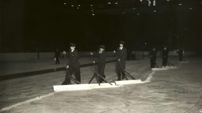 Montreal-Forum-Shovels-1940s
