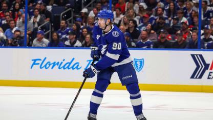 Tampa Bay Lightning J.J. Moser wegen Bandenchecks zwei Spiele von NHL gesperrt