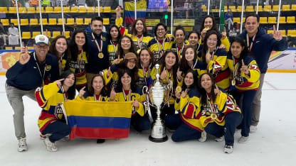 Colombian-Womens-team-photo-no-badge