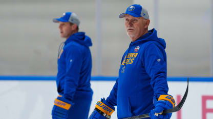 Trainer Lindy Ruff von den Buffalo Sabres durchlebt eine emotionale Woche