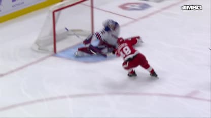 NYR@DET: Quick with a great save against Jonatan Berggren