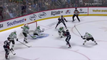 Oettinger vole MacKinnon avec la mitaine