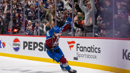 Primer hat trick de Kiviranta ayuda al Avalanche a vencer al Kraken