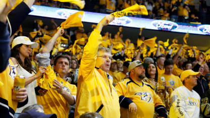 Fans_rallytowels_game6