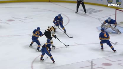 Geekie double l'avance des Bruins