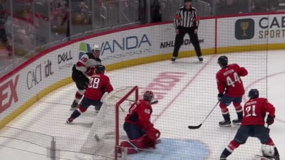 NJD@WSH: Thompson with a great save against Timo Meier