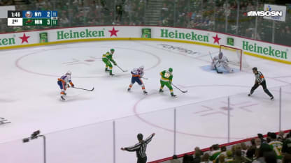 NYI@MIN: Sorokin with a great save against Yakov Trenin