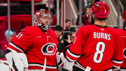 Hurricanes sellan pase a playoffs con estilo arrollando a los Capitals