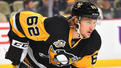 Hagelin_Penguins_up_close