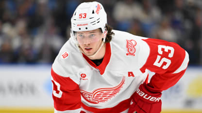 Seider schreibt Geschichte und führt Detroit zum Sieg