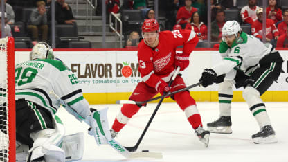 Raymond avslutar starkt för Red Wings