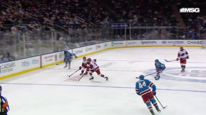 Staal complète la marque