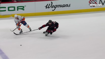 NYI@CAR: Lee scores goal against Brandon Bussi