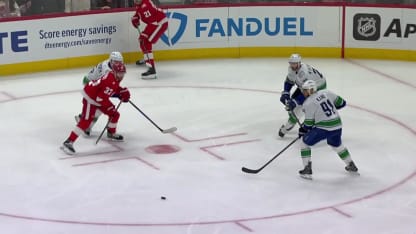 VAN@DET: Sandin Pellikka scores goal against Kevin Lankinen