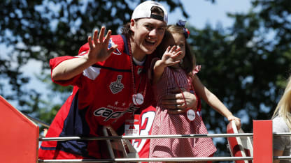 Oshie celebrates with Cup in Minnesota town