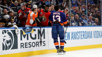 Barzal-Bench