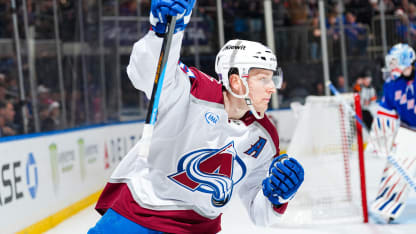 El Avalanche alcanza las 20 victorias de la mano de MacKinnon